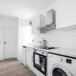 Modern Semi-Studio Flat In Historic London Setting